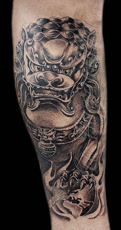 Fu Dog tattoo | Tattoo (pierna) Imperial Fu Dog. 2012. | Leo Barrachina | Flickr Steve Soto, Tattoo Perro, Foo Dog Tattoo Design, Lower Arm Tattoos, Foo Dog Tattoo, Tattoo Dog, Fu Dog, Cool Forearm Tattoos, Chinese Tattoo