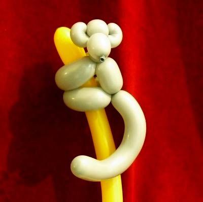 how to make balloon animals - Google Search Monkey Balloon Animal, Easy Balloon Animals, Balloon Crown, Balloon Hat, Monkey Animal, Twisting Balloons, How To Make Balloon, 50 Balloons, Balloon Modelling