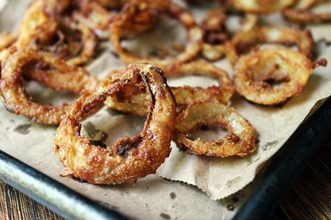 Crispy Onions Onion Loaf, Fried Onion Rings, Baked Onion Rings, Baked Onion, Onion Rings Recipe, Baked Onions, Crispy Treats, Pancake Batter, Hors D'oeuvres