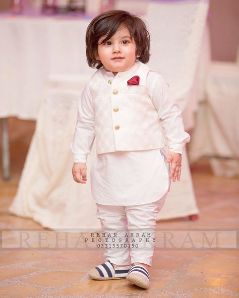 1,483 Likes, 6 Comments - Rehan Akram Photography (@rehanakram.photography) on Instagram: “#rehanakramphotography #photoshoot #islamabadweddings #potraitphotography #photooftheday…” Kids Designer Outfits, Baby Boy Wedding Outfit, Kids Indian Wear, Wedding Outfit For Boys, Kids Wear Boys, Boys Kurta Design, Pajama Style, Kids Dress Boys, Kids Kurta