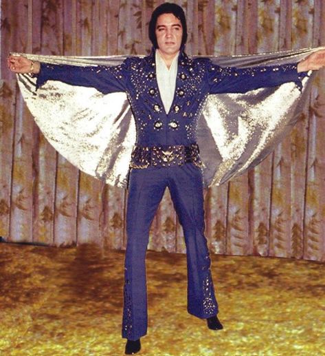 Elvis Cape, Honeymoon In Vegas, Retro Vegas, Velvet Elvis, Elvis Costume, Elvis Presley Priscilla, Elvis Impersonator, Elvis Jumpsuits, Elvis Presley Family