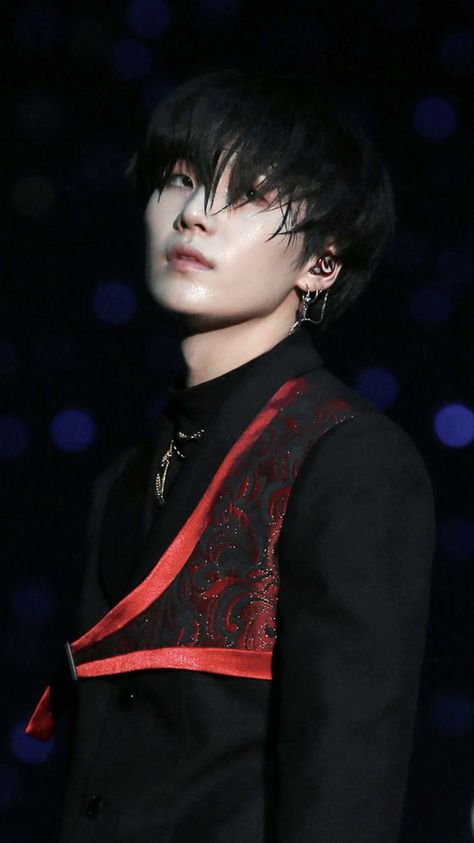 ‪*°★ SUGA ★*°||‬ BTS Min Yoongi Savage Pics, Bts Halloween, Vampire Look, First Love Story, Min Yoongi Bts, Min Suga, Bts Yoongi, Most Beautiful Man, Record Producer