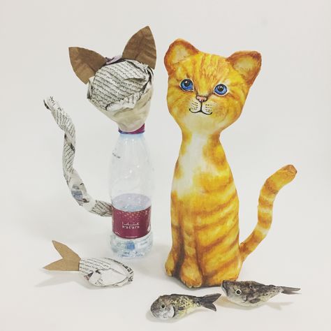 Paper mache cat Paper Mache Projects, Paper Mache Animals, Paper Mache Clay, Paper Mache Art, Paper Mache Sculpture, Paper Mache Crafts, Cat Crafts, Camping Art, Paper Sculpture