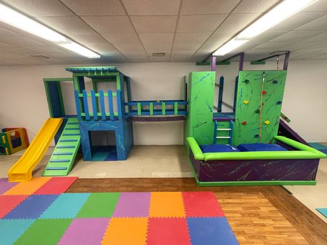 At Home Indoor Playground, Active Playroom Ideas, Indoor Playground Party, Sensory Kids Room, Sensory Playroom, Inside Playground, Kids Indoor Gym, Basement Kids, Sensory Gym