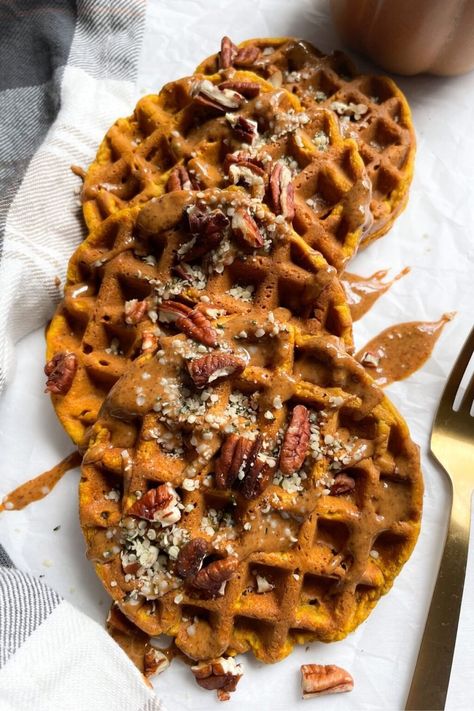 Pumpkin Waffles Healthy, Healthy Pumpkin Waffles, Budget Breakfast, Fall Waffles, Waffle Recipe Healthy, Waffle Batter, Chocolate Pumpkin Pie, Pumpkin Pie Protein, Gold Fork