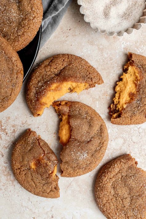 Perfectly spiced pumpkin cheesecake cookies are our favorite way to greet the changing seasons! These fall treats feature a soft and chewy spice cookie, delicious pumpkin cream cheese filling and easy cinnamon sugar coating! Pumpkin Cakelets, Brick Toast, Autumn Entertaining, Pumpkin Spice Desserts, Pumpkin Cheesecake Cookies, Pumpkin Pie Cookies, Pastries Recipes Dessert, Pumpkin Mac And Cheese, Frozen Pumpkin