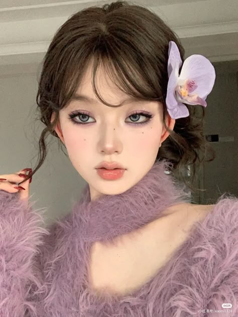 Korean Fairy Makeup, Douyin Makeup Purple, Pink And Purple Douyin Makeup, Douyin Butterfly Makeup, Douyin Flower Makeup, Purple Makeup Looks, Self Portrait Poses, Purple Makeup, Girl Trends