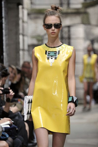 Holly Fulton at London Fashion Week Bold Colors Fashion, Magical Fashion, Holly Fulton, Futuristic Concept, 2010 Runway, Sunshine Girl, Techwear Fashion, Happy Yellow, Deco Fashion