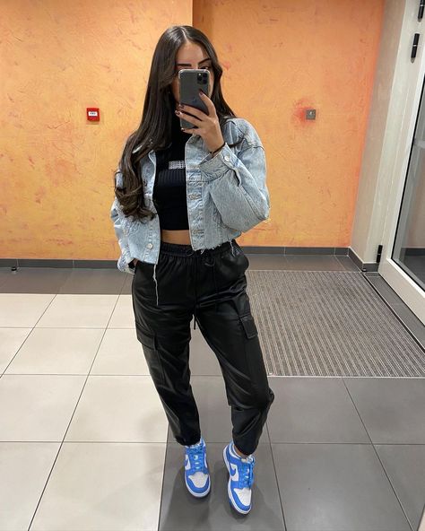 Y O U S R A 🤍 on Instagram: “🐬 . . . . . . . . . . #outfit #ootd #fashion #mode #look #ootn #outfitinspiration #outfitoftheday #outfitofthedaybabe #girl #dunk…” Photo Fake, Straight Layered Hair, Zara Drip, Blazer Outfits For Women, Effortlessly Chic Outfits, Blazer Outfits, Fall Fashion Outfits, Fashion Mode, Baddie Outfits