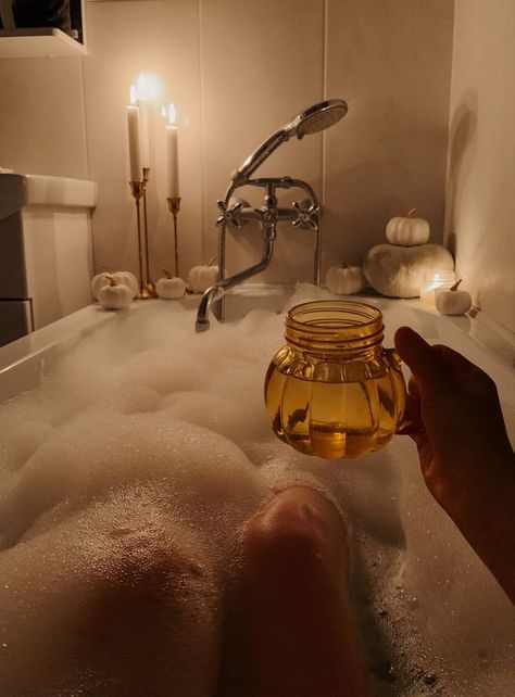 Bath Tub Aesthetic, Elsie Silver Aesthetic, Bubble Bath Aesthetic, Theo Silva, Winter Hamilton, Aesthetic Bath, Chestnut Springs, Bath Aesthetic, Elsie Silver