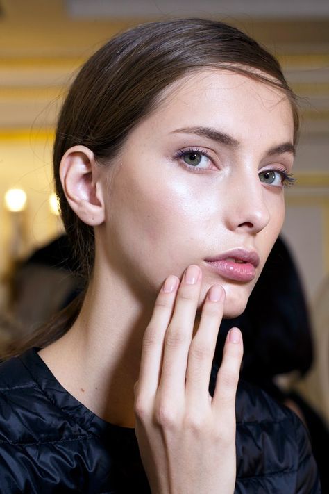 The new Deborah Lippmann A Brand New Day Gel Lab Pro Color took over the runway for New York Fashion Week. A Brand New Day, Holiday Beauty, Brand New Day, Deborah Lippmann, Kiss Makeup, Party Hairstyles, Beauty Bar, Eyeshadow Makeup, Nude Nails