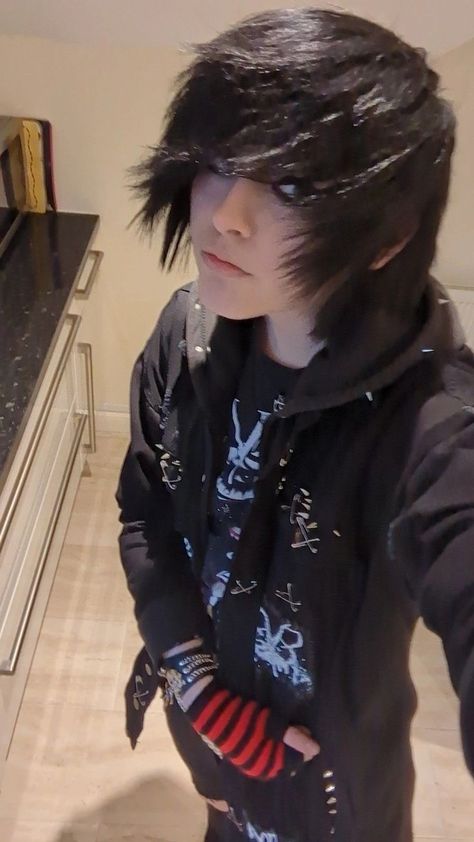 Emo Boy Haircut, Scene Haircuts, Emo Haircuts, Emo Boy Hair, Emo People, Emo Scene Hair, Scene Boys, Scene Outfits