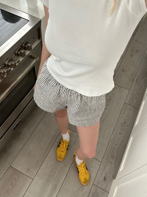 Boxer Shorts Outfit Aesthetic, Linen Boxer Shorts Outfit, Scandi Girl Style, Scandy Girl Outfits, Scandi Girl, Scandinavian Shorts, Scandi Girl Aesthetic, Scandi Shorts, Scandanavian Girl Outfit