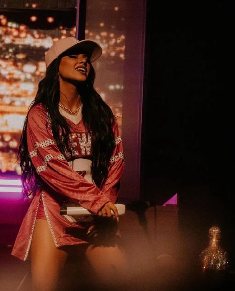 Becky G Concert, Becky G Style, Becky G Outfits, Kara Danvers Supergirl, Art Outfit, G Photos, Dressy Casual Outfits, Becky G, Music Aesthetic