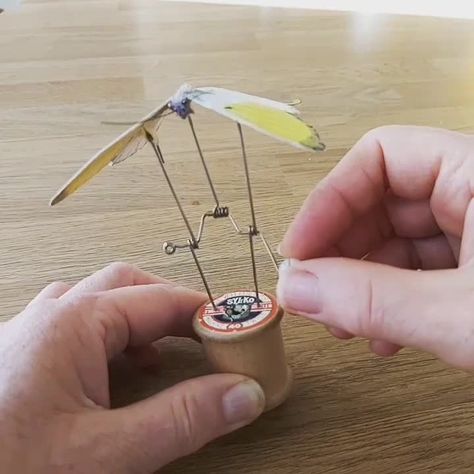 Bird Automaton Diy, Automaton Diy Easy, Kinetic Toys Diy, Butterfly Automata, Automata Diy How To Make, Automaton Diy, Butterfly Toy, Clothespin Crafts Christmas, Automata Mechanical