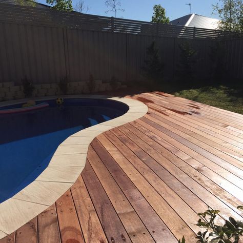 Swimming Pools Backyard Inground, Decks Around Pools, Pool Patio Furniture, Deck Piscina, Pool Shed, Outdoor Pool Area, Pools Backyard Inground, Swimming Pool Landscaping, Pool Remodel