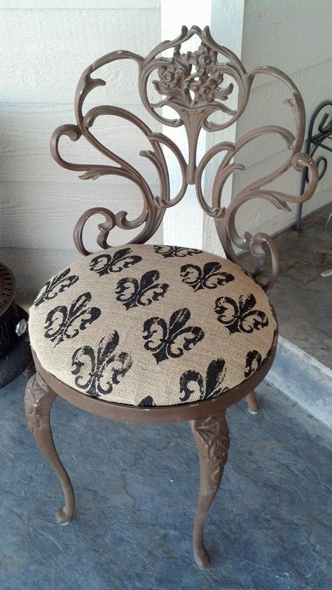 Fleur de lis Burlap covered wrought iron chair. Iron Chairs, Balcony Table And Chairs, Teal Accent Chair, Wrought Iron Chairs, Wrought Iron Decor, Wrought Iron Patio Chairs, Iron Chair, Tuscan Decorating, White Dining Chairs