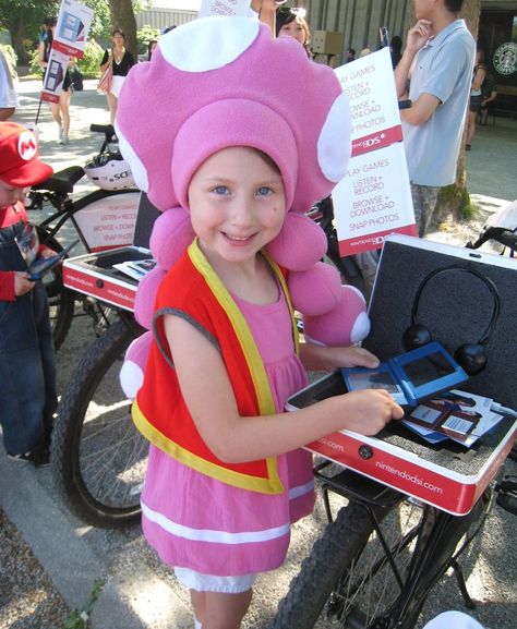 Toadette Mario Characters Costumes, Toadette Cosplay, Mario Toadette, Mario Character Costumes, Toadette Costume, Super Mario Halloween, Mario Kart Costumes, Mario Halloween, 5 Birthday Party