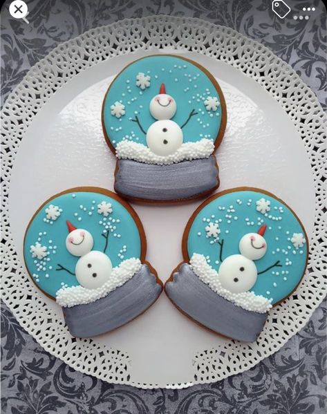 Flood Cookies, Christmas Pastry, Holiday Cookies Decorated, Christmas Sugar Cookies Decorated, Super Cookies, Cute Christmas Cookies, Snowman Cookies, Winter Cookie, Sugar Cookie Designs