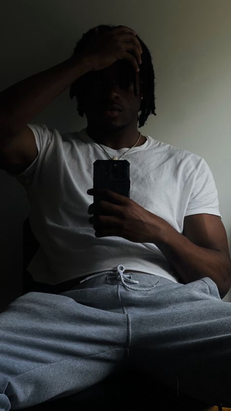 Man Sitting On The Floor Reference, Guys Taking Mirror Pics, Mirror Selfie Men No Face, Male Body Shapes, Clark Atlanta University, Mirror Selfie Poses, Aesthetic Outfits Men, Black Person, Dark Skin Men