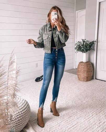 Cropped Corduroy Jacket Outfit, Corduroy Jacket Outfit, Cropped Jacket Outfit, Pink Corduroy Jacket, Winter Jacket Outfits, Uni Outfits, Best Style, Jacket Outfit, Autumn Outfits