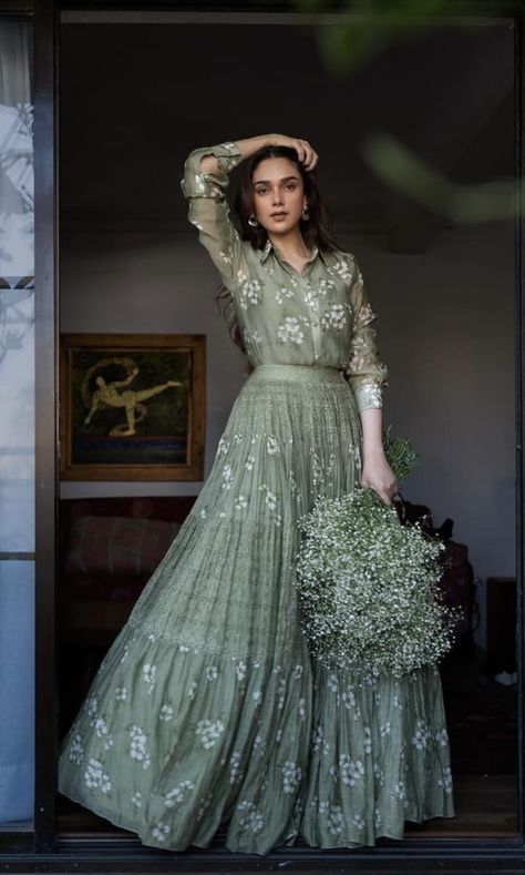 Label Anushree, Tiered Lehenga, Aditi Rao Hydari, Aditi Rao, Indian Dresses Traditional, Weekly Outfits, Party Wear Indian Dresses, Dress Indian Style, Stylish Dress Book