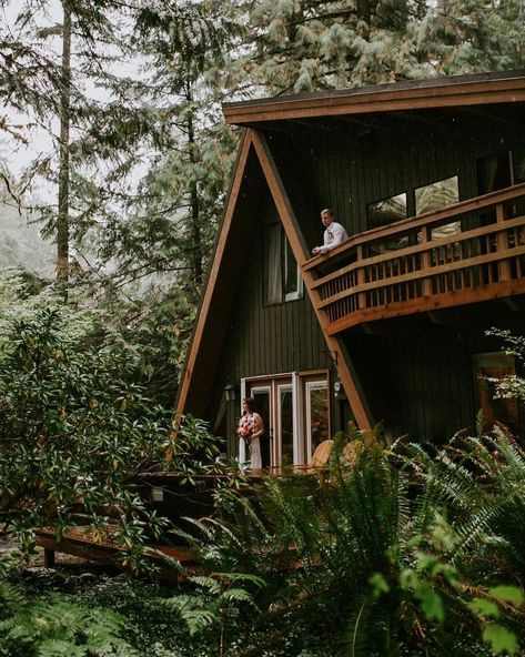 An A-Frame Cabin makes a great wedding venue in Washington State. Located near North Cascades National Park. From an adventure elopement photographer. Washington State Wedding Venues, Olympia National Park, Wedding Venues Washington State, Washington State Wedding, Treehouse Point, Winter Wedding Venues, Washington Wedding Venues, Carolina Mountains, Romantic Outdoor Wedding