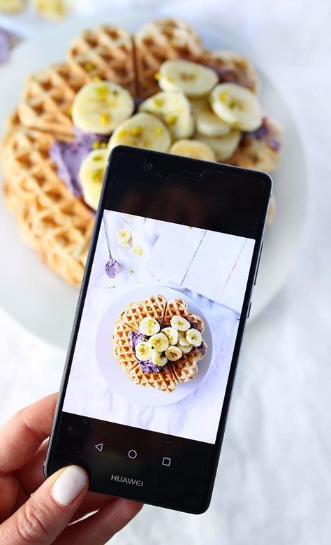 How to take better pix with your iPhone-vanillacrunch Iphone Food Photography, Food Photography Background, Expensive Camera, Photography Tips Iphone, Good Pictures, Food Photography Tips, Cake Photography, Foto Tips, Bakery Business