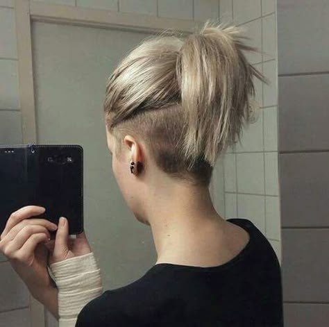 Haircut Undercut, Undercut Haircut, Undercut Hairstyles Women, Undercut Long Hair, Short Shaved Hairstyles, Half Shaved Hair, Shaved Side Hairstyles, Tomboy Hairstyles, Short Hair Undercut