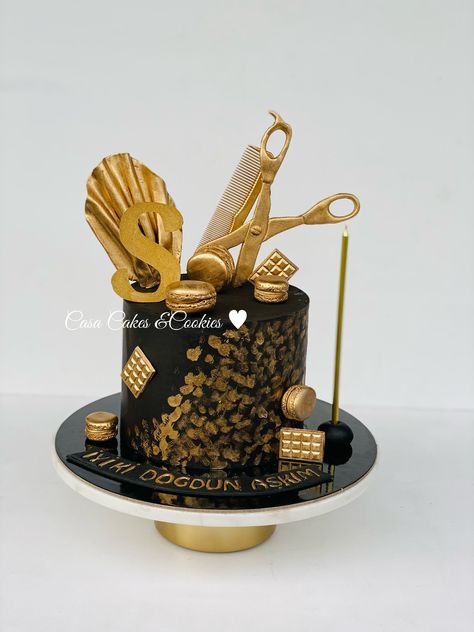 Barber Cakes For Men, Hairdresser Cake Ideas, Barbershop Cake, Hair Stylist Cake, Hairdresser Cake, Sugar Decorations For Cakes, Bourbon Cake, Modern Birthday Cakes, Cake For Boyfriend