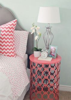 30 Amazingly Creative And Easy DIY Nightstand Projects - Lots of repurposing projects here! Creative Nightstand Ideas, Nightstand Ideas, Bed Side Table, Diy Nightstand, Diy Furniture Bedroom, Girl Bedroom Designs, Diy Home Decor Bedroom, Diy Decor Crafts, Diy Home Decor Easy