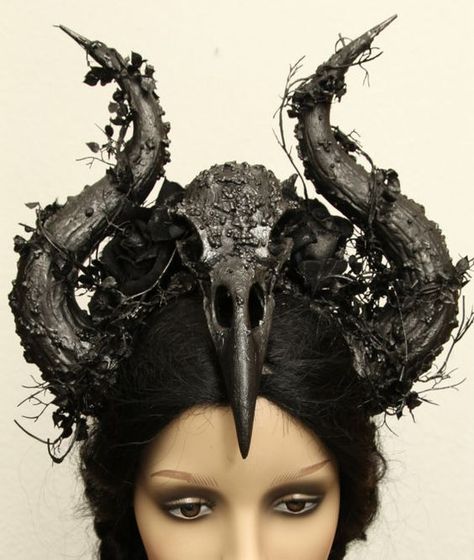 Skull Headpiece, Black Headpiece, Halloween Crown, Diy Outfits, Raven Skull, Bird Skull, Fantasy Costumes, Costume Makeup, Tiaras And Crowns