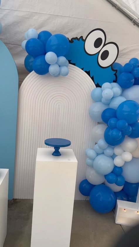 Cookie Monster Backdrop, Cookie Monster Party Decorations, Cookie Monster 1st Birthday, Baby Cookie Monster, Monster Balloons, Cookie Monster Birthday Party, Half Birthday Baby, Monster First Birthday, Monster Baby Showers