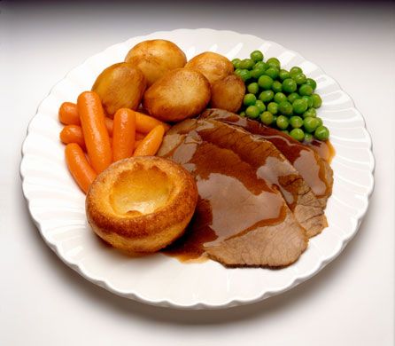 Just because you are pregnant doesn't mean you can't enjoy a good old sunday roast! #YummyTummy If you want more dinner ideas - Visit http://www.the-pregnancy.net/dinner-recipes.html New Years Day Dinner, British Food Traditional, Sunday Roast Dinner, Roast Beef Dinner, School Dinners, British School, Yorkshire Pudding, Roast Dinner, Sunday Roast