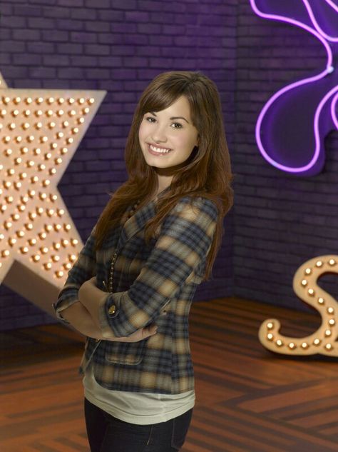 Demi Sonny With A Chance, Lilly Pulitzer Outfits, Gma Network, Disney Channel Stars, Stars Then And Now, Disney Stars, Demi Lovato, Disney Channel, Lilly Pulitzer