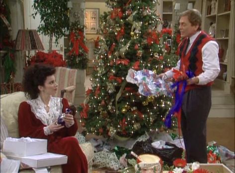 The Nanny Christmas, Nanny Fran, Troy And Abed, Christmas Tv Shows, Daniel Davis, Fine Outfits, Nanny Outfit, Tv Christmas, Anti Christmas