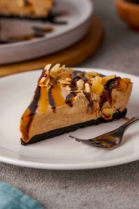 Billy Miner Pie (The Keg Copycat) - Chocolates & Chai Billy Miner Pie The Keg Recipe, Billy Miner Pie, Mocha Ice Cream, Copycat Drink Recipes, Ritz Cracker Recipes, Cool Whip Desserts, Oreo Cookie Crust, Breakfast Bread Recipes, Dairy Desserts