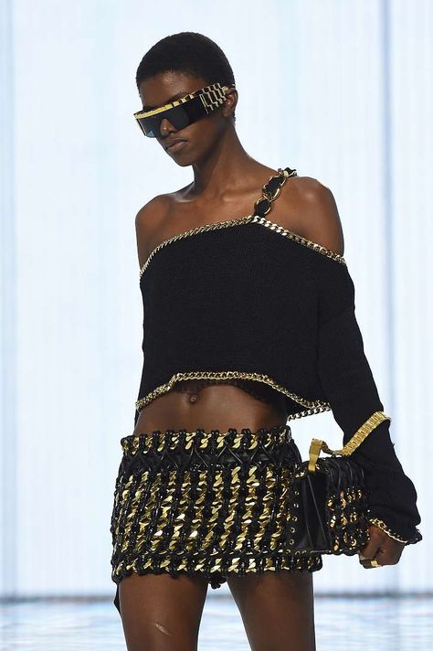 Night Show Outfit, Fancy Night Out Outfit, 2025 Runway, Fashion Week Outfit, Party Fits, Boho Chic Outfits, Fashion Victim, Skirt Fits, Gold Top