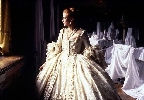 Tilda Swinton in "Orlando," 1992. Costume design by Sandy Powell and Dien Van Straalen  Tilda is everything Orlando Movie, Orlando Film, Sandy Powell, Tilda Swinton, Period Costumes, Movie Costumes, White Gowns, Cocktail Party Dress, Historical Dresses