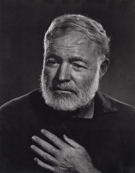 Writers Portrait, Ernest Hemingway Aesthetic, Ernest Hemingway Pictures, Chair Photoshoot, Ernst Hemingway, Ernest Hemingway Photo, Ernest Hemingway The Old Man And The Sea, Old Man Portrait Black And White, Ernest Hemingway Quotes Old Man And The Sea