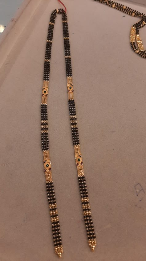 Maglsutra Design Gold, Long Mangalsutra Designs Gold Maharashtrian, Long Nallapusalu Designs Gold Latest, Mangalsutra Vati Designs Gold, Nalla Pusalu Designs Latest Long, Nallapusalu Long Chain Designs, Karimani Chain Designs, Ganthan Design Gold Long, Long Heavy Mangalsutra Designs Gold