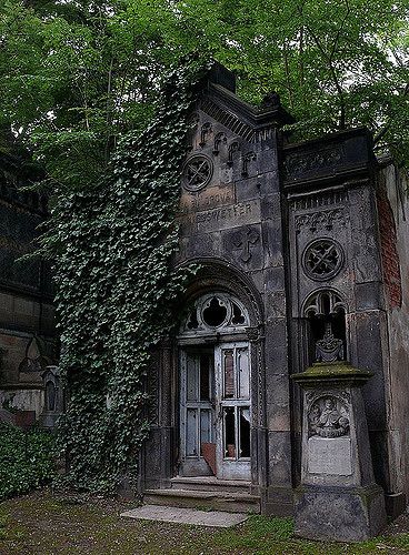 mausoleum Old Mausoleum, Mosuleum Design, Mausoleum Aesthetic, Mausoleum Design, Ravenclaw Aesthetic, Mysterious Places, Gothic Halloween, Dark Gothic, Gothic Architecture