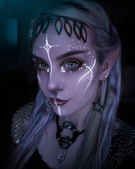 "These necklaces will soon be available @vespermoth (Swipe to see more pictures of the Elbereth Necklace) 💜" - Model: Annika (@manicmoth) - Beautiful Glass Headpiece & Moon & Star Earrings @kateshofactory #elfgirl #nightelf #moonchild #pagangoth #manicmoth #gothgirl #gothic #tolkien #gothicmakeup #neonmakeup #elvenstyle Elven Makeup, Pagan Makeup, Dark Fairy Makeup, Dark Fairy Costume, Elf Cosplay, Neon Makeup, Face Art Makeup, Halloween Eyes, Cool Makeup Looks