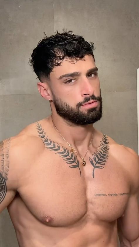 YANNI NICOLAU (@yanninicolau) • Instagram photos and videos Men’s Tattoos, Men's Poses, Man Chest, Beard Men, Beard Game, Mens Facial Hair Styles, Tattoo Inspiration Men, Daily Skincare Routine, Beard Styles For Men