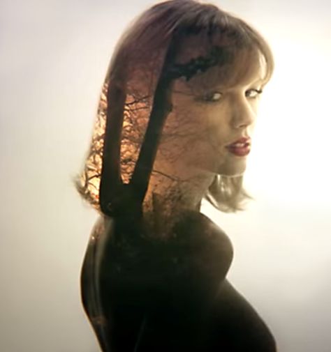 Directed by Kyle Newman, 'Style' sees Swift on a crumbling romance opposite co-star Dominic Sherwood, with beautiful use of double exposure, mirrors and projection. Style Taylor Swift, Taylor Swift Music Videos, Taylor Swift New, Taylor Swift Web, Estilo Taylor Swift, Taylor Swift Music, All About Taylor Swift, Song Of Style, Taylor Swift Videos