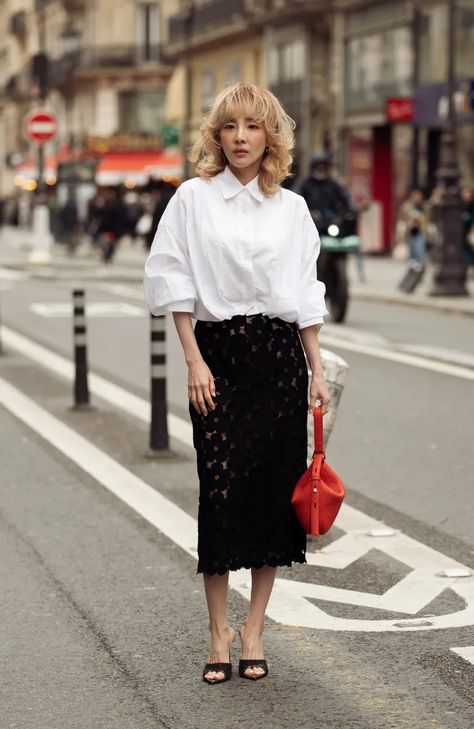 Gonna nera 2024: 20 modelli di tendenza, dalla mini alla lunga | Vogue Italia Frou Frou, Ermanno Scervino, Vogue Italia, Primavera Estate, Ootd, Zara, Street Style, Vogue, Black And White