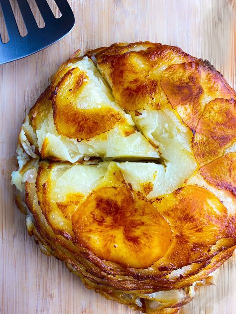 Pommes Anna Potatoes, Anna Potatoes, Pommes Anna Recipe, Potatoes Anna, French Side Dishes, Pommes Anna, Butter Potatoes, Skillet Potatoes, Yukon Gold Potatoes