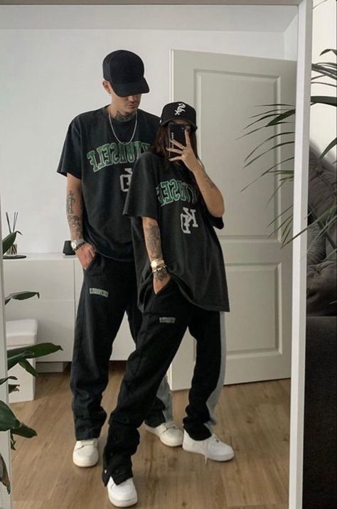 Matching Outfits Couples, Couple Outfits Streetwear, Outfits For Him, Couples Streetwear, Cute Couple Matching Outfits, Couple Streetwear, Streetwear Couple, Casual Sporty Outfits, Matching Fits