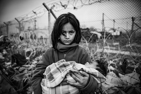 Art Photography Portrait, Photo Awards, Refugee Camp, Photography Contests, Humor Memes, Photography Awards, Black And White Portraits, Documentary Photography, People Photography