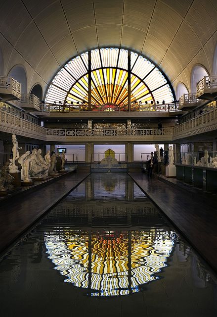 Art Deco Pool, La Piscine, Lille,   	La Piscine, a splendid Art Deco building in Roubaix, part of greater  Lille, houses the Musée d’Art et d’Industrie. It’s one of the most  exciting surprises in the Nord region, housing an impressive  collection of 19th- and 20th-century art. Art Deco Pool, Interior Art Deco, Ideas De Piscina, Art Deco Inspiration, Art Deco Interior Design, Art Deco Buildings, Architectural Styles, Chrysler Building, Art Deco Architecture